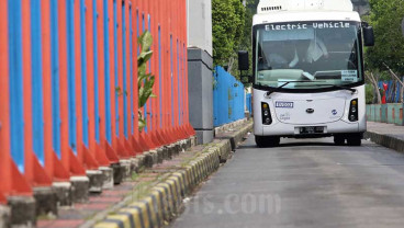 SUARA PEMBACA : Andalkan Angkutan Massal