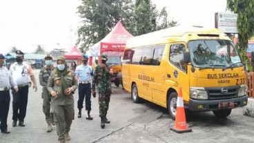 Bus Sekolah Angkut Pemudik Positif Covid-19 ke Wisma Atlet