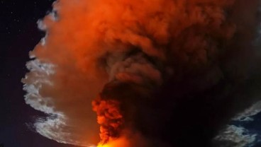 Gunung Paling Mematikan di Dunia Meletus, Lahar Sampai Bandara