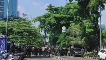 Kendaraan Lapis Baja Diturunkan, TNI-Polri Jaga Ketat Gedung Merah Putih KPK