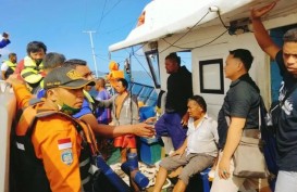 KM Karya Indah Terbakar di Maluku Utara