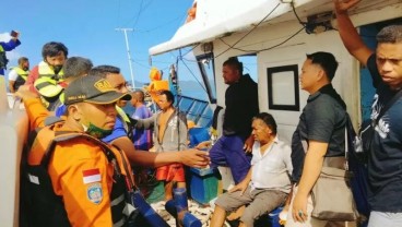 KM Karya Indah Terbakar di Maluku Utara