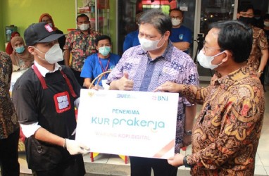 Menko Airlangga Blusukan ke Warkop Digital, Temui Alumni Kartu Prakerja