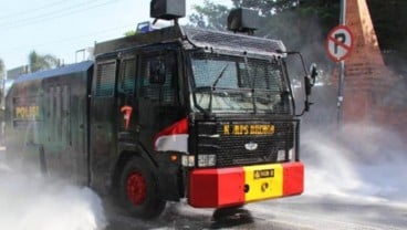 Polisi Kerahkan Water Canon Semprot Kota Kudus