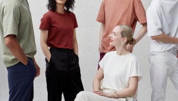 Tshirt Siluet Modern dengan Warna Basic Keluaran Uniqlo