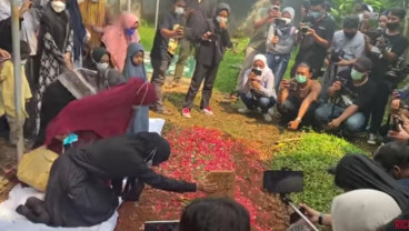 Dikritik Netizen, Video Kematian Ayah Ria Ricis Mendulang Traffic Youtube
