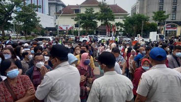 Antrean Vaksinasi di Semarang Dibubarkan Satpol-PP, Ini Sebabnya