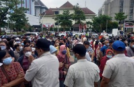 Antrean Vaksinasi di Semarang Dibubarkan Satpol-PP, Ini Sebabnya