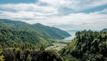 Adian Nalambok, Spot Terbaik Intip Lanskap Keindahan Danau Toba