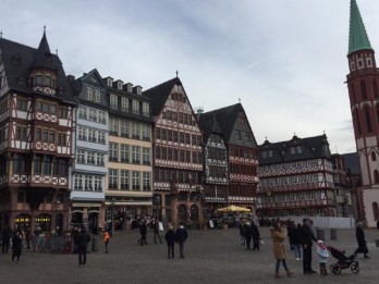 Dua Belas Bayi di Wilayah Kerja KJRI Frankfurt Akan Miliki Paspor