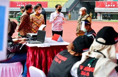 Jokowi Tinjau Vaksinasi di Bekasi, Wali Kota Targetkan 10 Ribu Orang Disuntik Sehari
