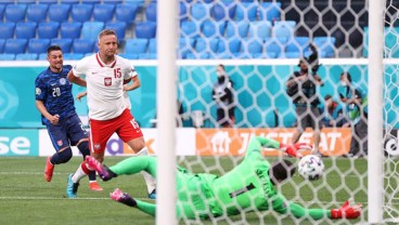 Szczesny Kiper Pertama Bunuh Diri di Euro, Babak I Slovakia Atasi Polandia