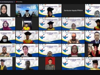 17 Pekerja Migran Indonesia Diwisuda Universitas Terbuka di Singapura