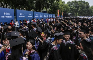11.000 Mahasiswa di Wuhan China Wisuda Akbar Tanpa Masker dan Jaga Jarak