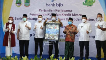 BJB Karawang Salurkan KUR Rp32 Miliar untuk Petani Karawang
