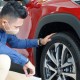 Tips Otomotif : Ini 6 Ciri-Ciri Ban Mobil Sudah Mesti Diganti