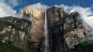 Ini Dia Air Terjun Tertinggi di Dunia, Tingginya 979 Meter