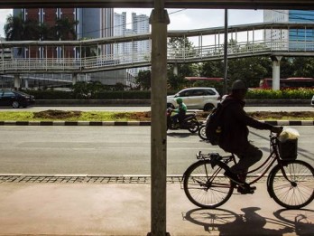 Simak! Ini Sanksi Parkir Kendaraan di Trotoar