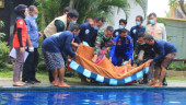 Warga Cirebon Berlatih Tangani Mamalia Laut Terdampar