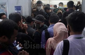 Waspada Covid-19! Penguna Transportasi Umum Disarankan Pakai Masker Dobel 