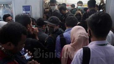 Waspada Covid-19! Penguna Transportasi Umum Disarankan Pakai Masker Dobel 