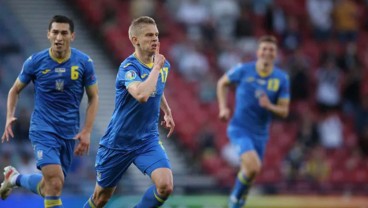 Oleksandr Zinchenko Pemain Terbaik Ketika Ukraina Taklukkan Swedia