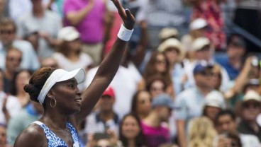 Serena Kandas Akibat Cedera, Venus Williams Bikin Rekor di Wimbledon