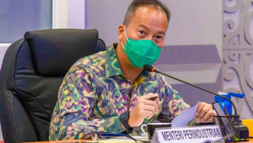 INDUSTRI PENGOLAHAN SAMPAH   : Pabrik Daur Ulang Botol Plastik Beroperasi di Pasuruan