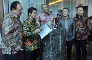 Presdir BUMI Saptari Hoedaja dalam Pasang Surut Emiten Grup Bakrie
