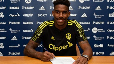 Batal ke Milan, Junior Firpo Tinggalkan Barcelona ke Leeds