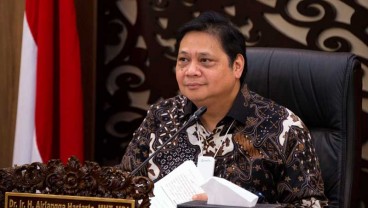Menko Airlangga Minta Pemda Alokasikan 8 Persen DAU dan DBH untuk Penanganan Covid-19