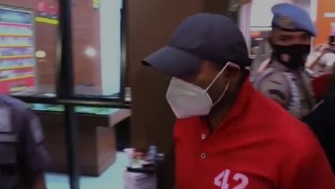 Tersangka Narkoba, Video Ardi Bakrie Berbaju Tahanan No. 42 dan Nia Ramadhani Digiring Polisi