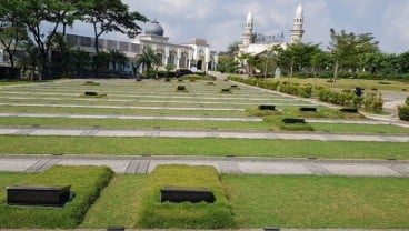 Ibu Ustad Solmed Dimakamkan di Pemakaman Al Azhar Memorial 