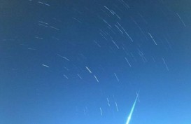 Pijaran Meteor Melintas di Langit Yogyakarta