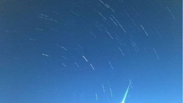 Pijaran Meteor Melintas di Langit Yogyakarta