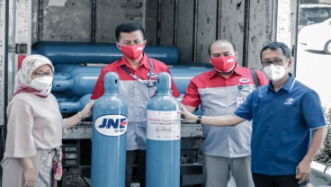 JNE Kirim Bantuan 50 Tabung Oksigen ke RSUP Dr Kariadi Semarang