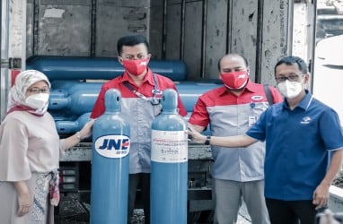 JNE Kirim Bantuan 50 Tabung Oksigen ke RSUP Dr Kariadi Semarang