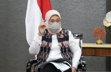 Kemenaker Salurkan Bantuan TKM untuk PKL di Jakarta