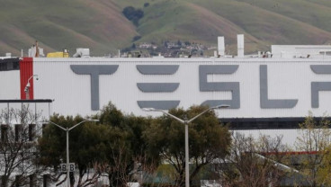 Kembali ‘Kecele’ Wacana Tesla, Bagaimana Nasib Emiten Nikel?