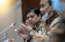 Ketua KPCPEN Airlangga Hartarto Dinilai Sukses Bawa RI Keluar dari Resesi