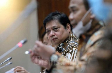 Ketua KPCPEN Airlangga Hartarto Dinilai Sukses Bawa RI Keluar dari Resesi
