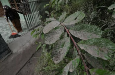 Gunung Merapi Keluarkan Awan Panas, Sejumlah Desa Alami Hujan Abu