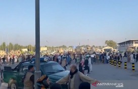 Situasi Bandara Kabul Kacau Balau, Ribuan Warga Berebut Naik Pesawat