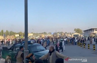 Situasi Bandara Kabul Kacau Balau, Ribuan Warga Berebut Naik Pesawat
