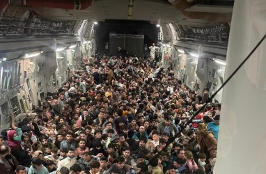Potret Padatnya Pesawat AS Angkut 640 Pengungsi dari Afghanistan