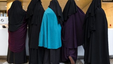 Taliban Sebut Burqa Tidak Wajib Bagi Wanita Afganistan