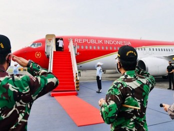 Perdana! Jokowi Kunker Pakai Pesawat Kepresidenan Cat Merah