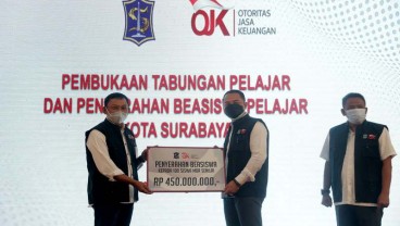 OJK Siapkan Beasiswa Rp605 Juta di Surabaya 