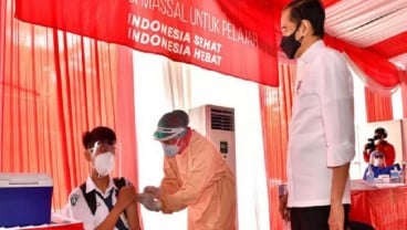 Jokowi Minta Menkes Suntikkan 100 Juta Dosis Vaksin hingga Akhir Agustus 