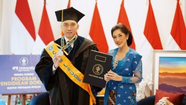 Wisuda, Ibas Resmi Bergelar Doktor Manajemen Bisnis IPB dengan IPK 4,0